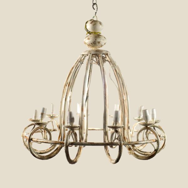 810 - CHANDELIERS