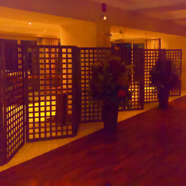 8 ROOM DIVIDERS