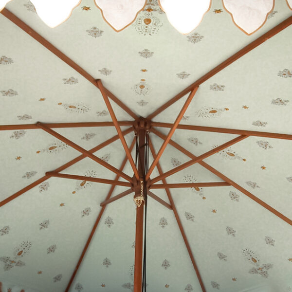 4 PARASOLS